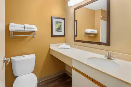 MainStay Suites Las Vegas Convention Center - 9