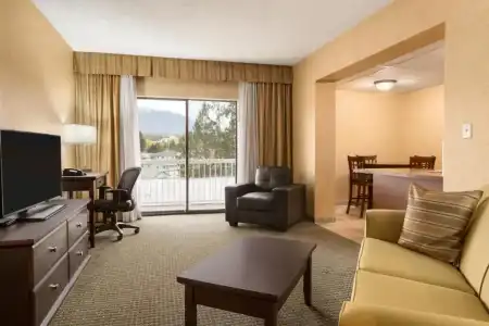 Days Inn by Wyndham Cranbrook Conference Centre - 41