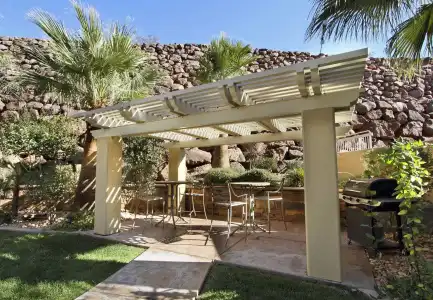 Courtyard St. George - 17