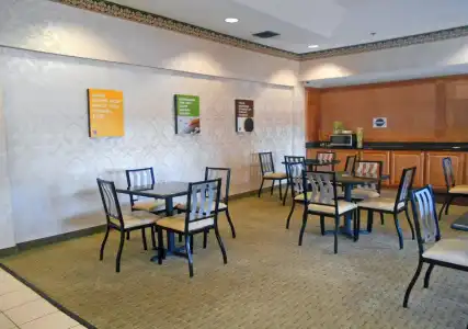 Red Roof Inn PLUS+ & Suites Savannah - I-95 - 13