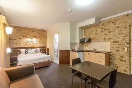 Highlander Motor Inn & Apartments - 24