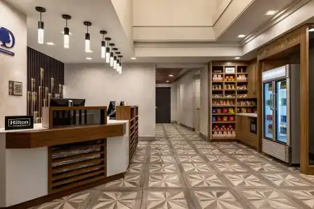 DoubleTree by Hilton New York Midtown Fifth Ave - 12