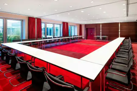 Sheraton Duesseldorf Airport - 43