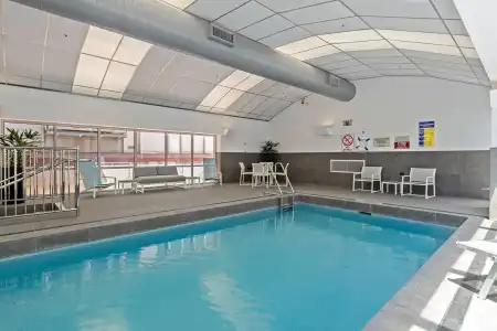 Clarion Suites Gateway - 16
