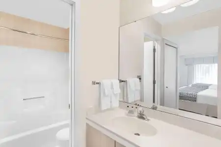 Hawthorn Extended Stay by Wyndham Green Bay - 6