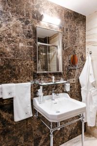 Grand Boutique - 41
