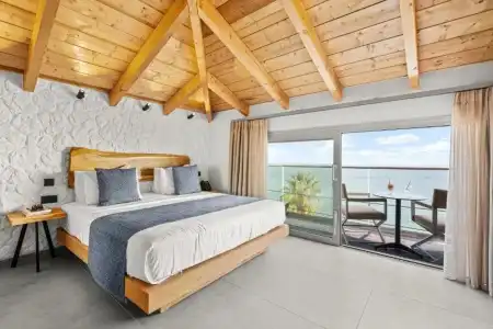 Emily's Luxury Suites - 10