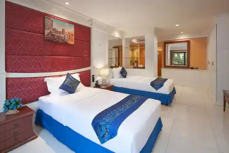 Floral Dolphin Circle Pattaya - 1