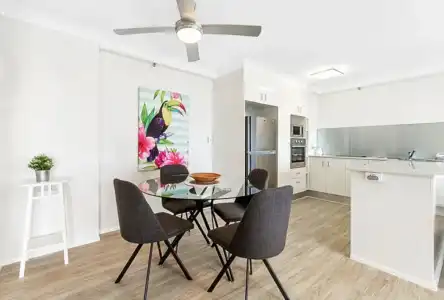 Surfers Century Oceanside Apartments - 51