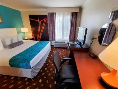 Howard Johnson by Wyndham Pasadena - 18