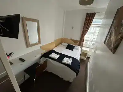 Earls Court - 5