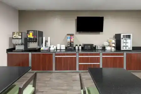 Super 8 by Wyndham San Antonio/Alamodome Area - 14