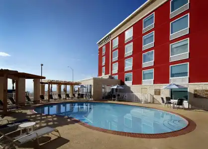Clarion Pointe Galveston Seawall - 12