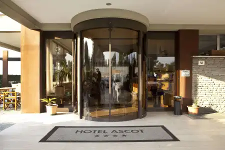 Ascot & Spa - 22