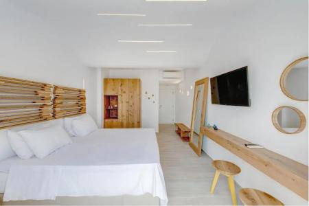 Makis Place - 55