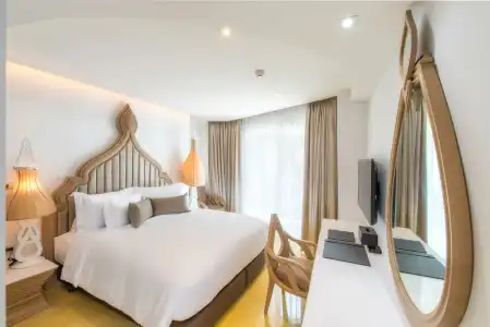 Anajak Bangkok - 1