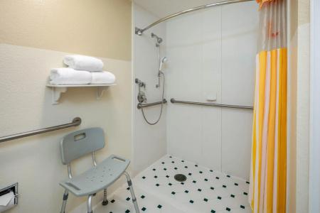 La Quinta by Wyndham Haywood Mall-Near Greenville Downtown - 9
