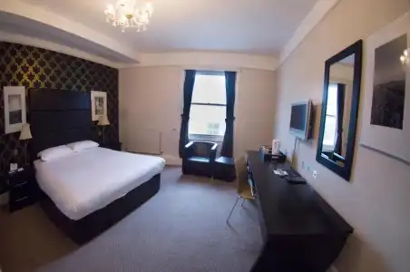 Queens - 2