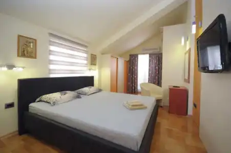 Villa Dragana with Heading Swimming Pool and Parking - 45