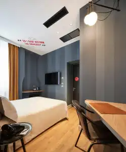 The Modernist - 32