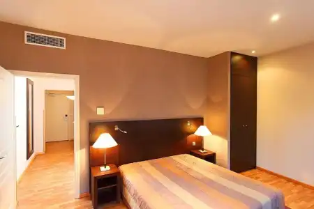 Hôtel L'Hirondelle - 28