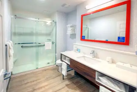 Hampton Inn by Hilton Ottawa - 9