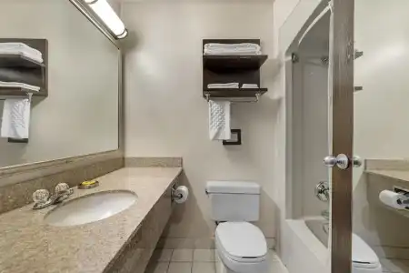Best Western Plus Stoneridge Inn & Conference Centre - 64