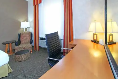 Holiday Inn Express & Suites Calgary S-Macleod Trail S by IHG - 52
