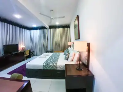 Romance Hills - 36