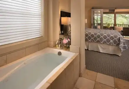 Carmel Country Inn - 4