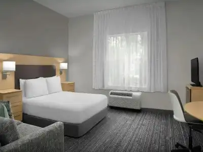 TownePlace Suites by Marriott Pensacola - 50