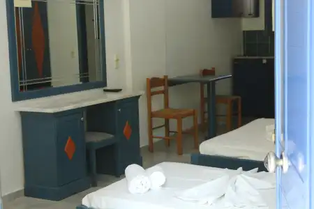 Leonidas Studios & Apartments - 1