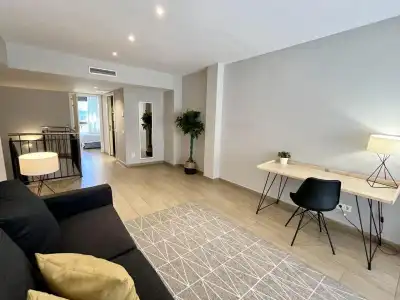 Feelathome Plaza Apartments - 14