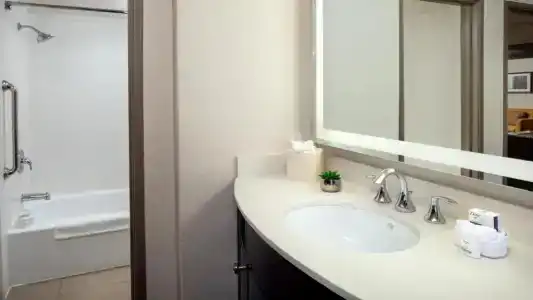 Holiday Inn & Suites Phoenix Airport North by IHG - 32