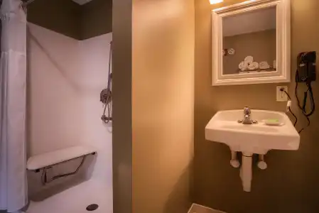 Sun & Ski Inn and Suites - 10