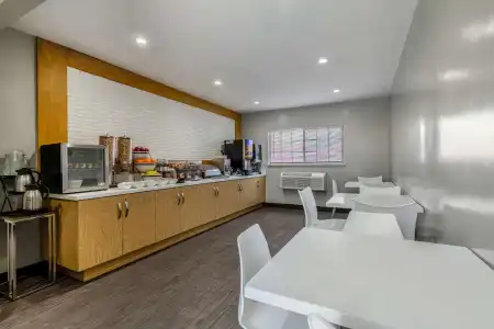 Sunset West, SureStay Collection by Best Western - 17