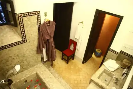 Riad Swaka - 42