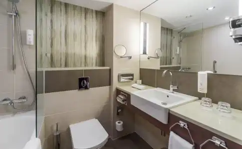 Holiday Inn Kyiv by IHG - 8