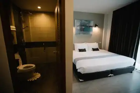 Wealth Boutique - 100