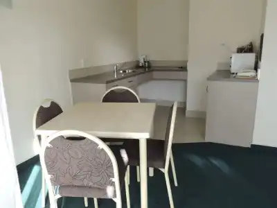 Fountain Court Motel - 3