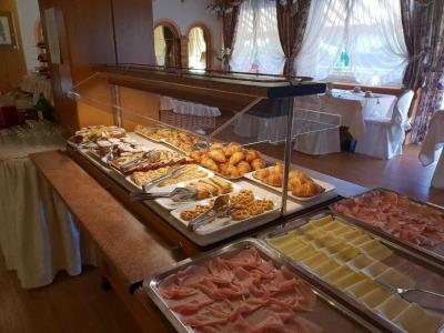 Belvedere & Paradise Club Center - 11