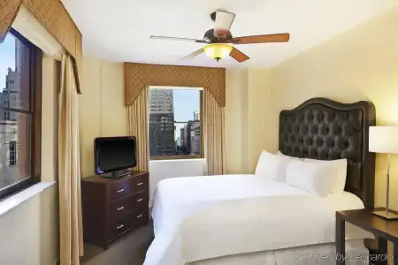 Tremont by SB at Chicago Magnificent Mile - 16