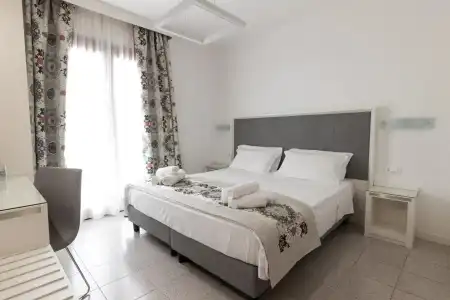 Adria - 10