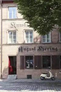 Hauser - 19