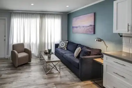 May-Dee Suites - 51