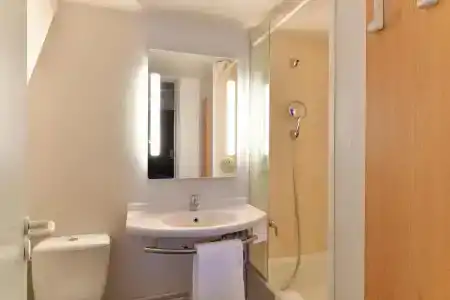 B&B Clermont-Ferrand Le Brézet Aéroport - 8