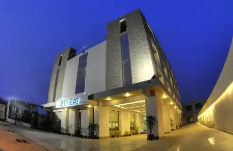 The Retreat - 7