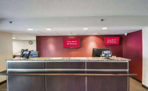 Red Roof Inn Laredo - 15