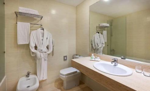 NH Barcelona Eixample - 37