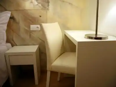 Lisbon Style Guesthouse - 54